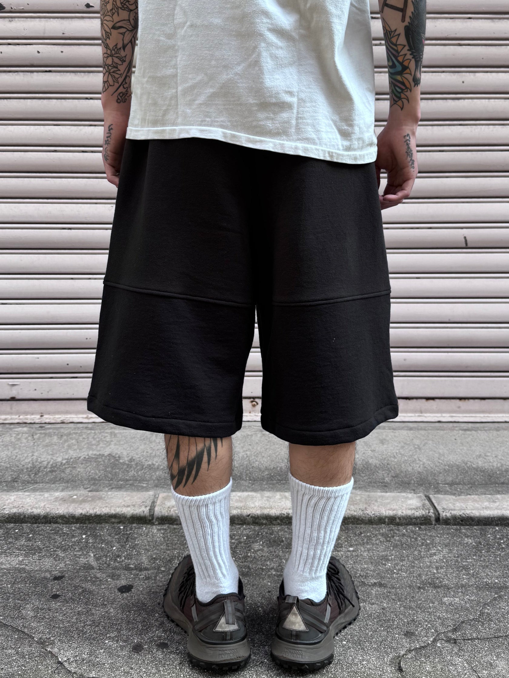 REMAKE  SWEATS DOUBLE KNEE SHORTS