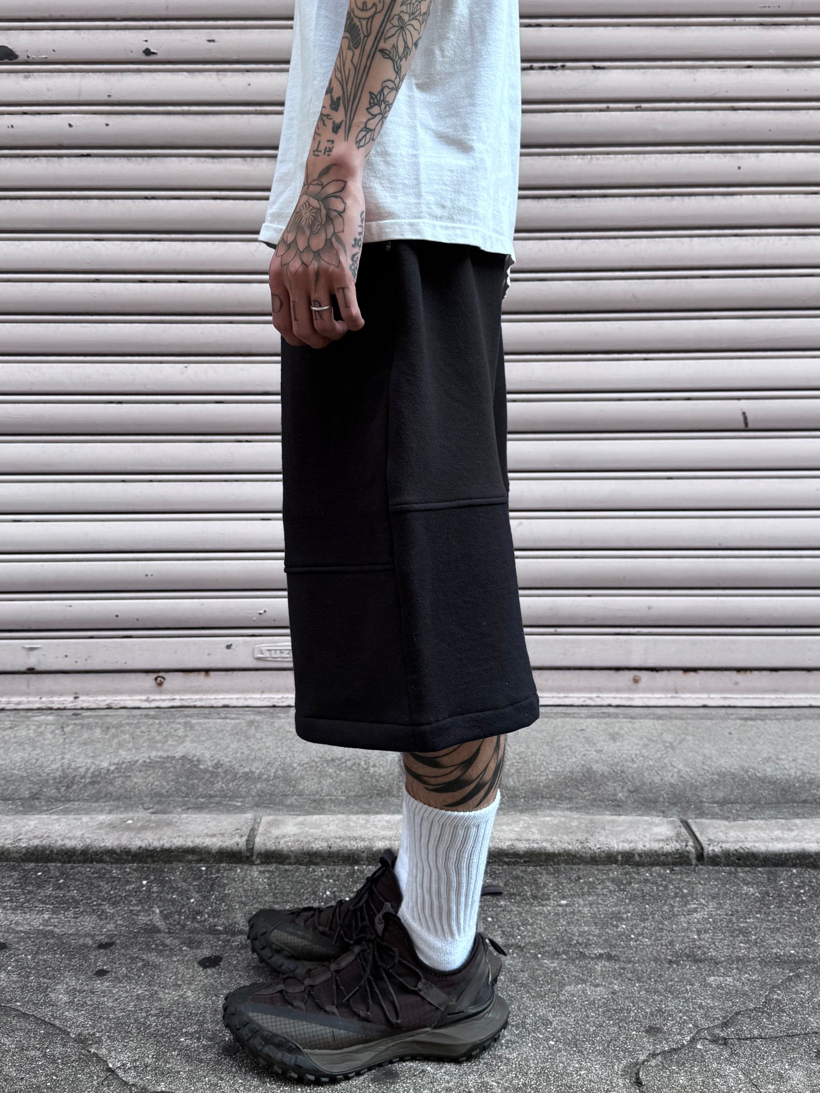REMAKE  SWEATS DOUBLE KNEE SHORTS