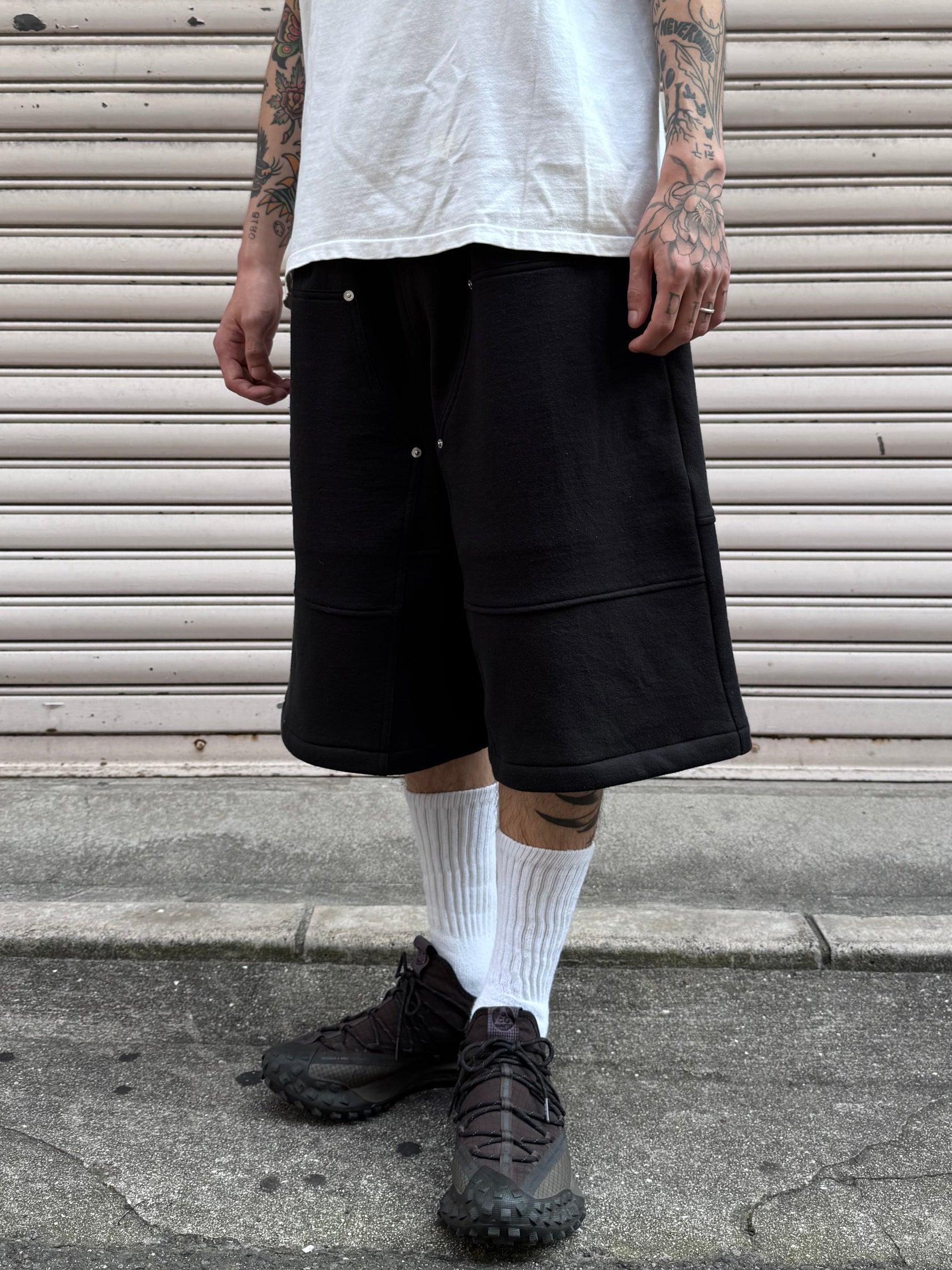 REMAKE  SWEATS DOUBLE KNEE SHORTS