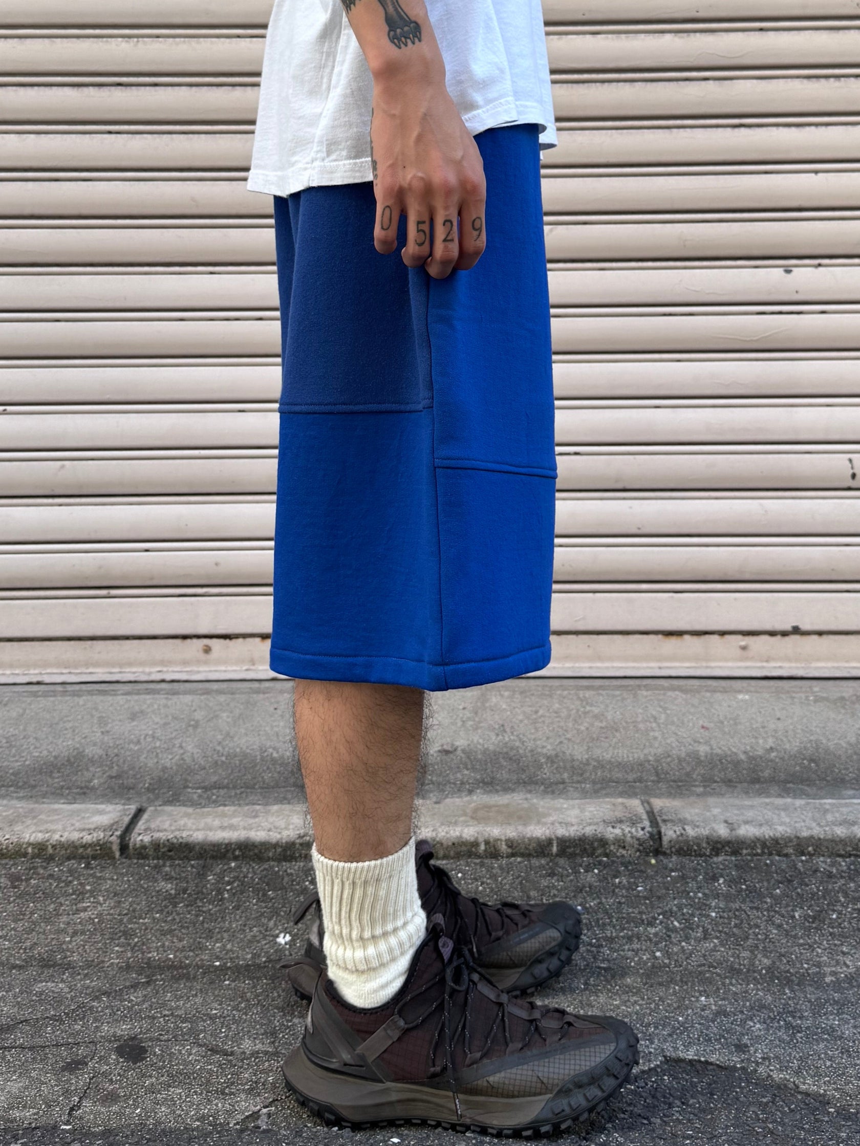 REMAKE  SWEATS DOUBLE KNEE SHORTS