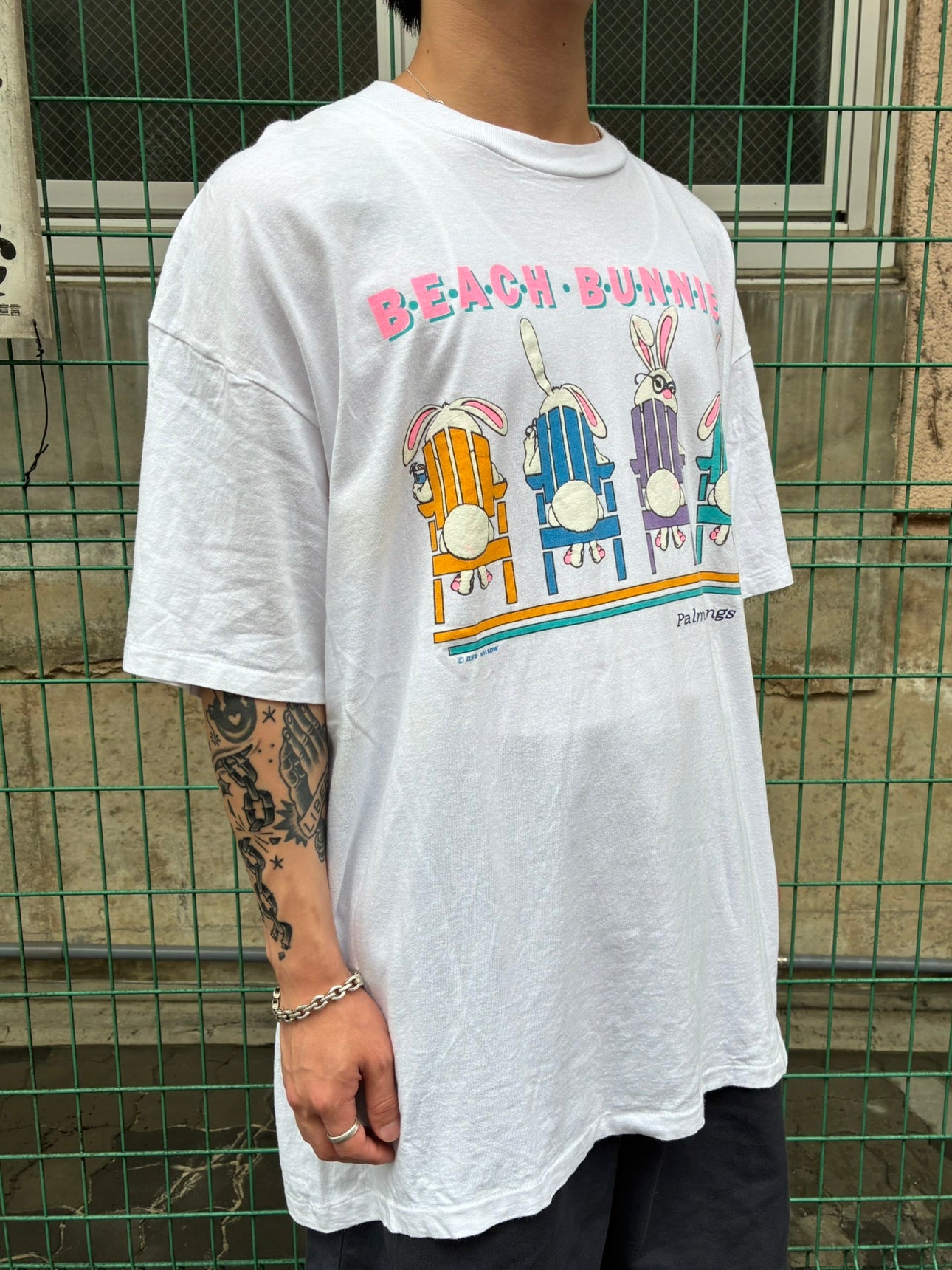 90's「BEACH BUNNIES」USA製 ホワイトTシャツ
