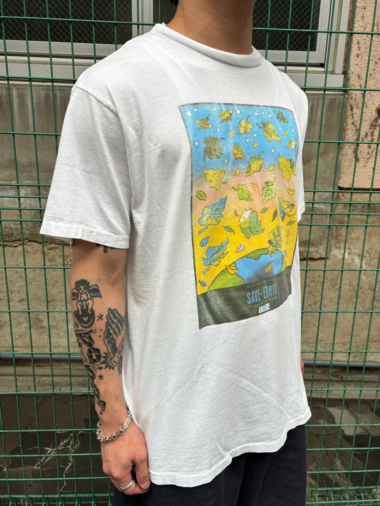 90's「SAVE EARTH GRAPHIC PRINT」USA製 ホワイトTシャツ