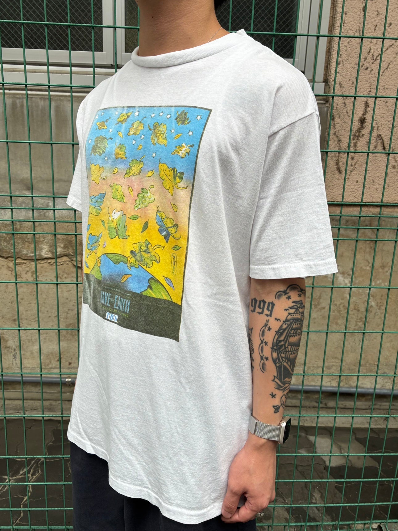 90's「SAVE EARTH GRAPHIC PRINT」USA製 ホワイトTシャツ
