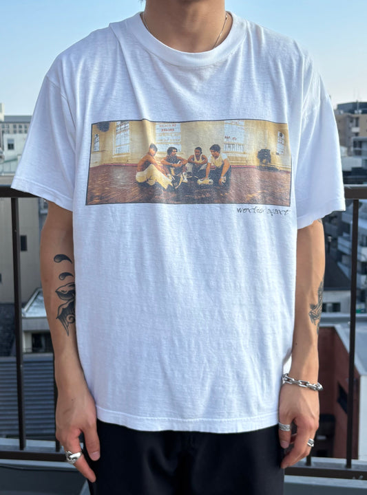 90's「Worlds apart」グラフィックTシャツ