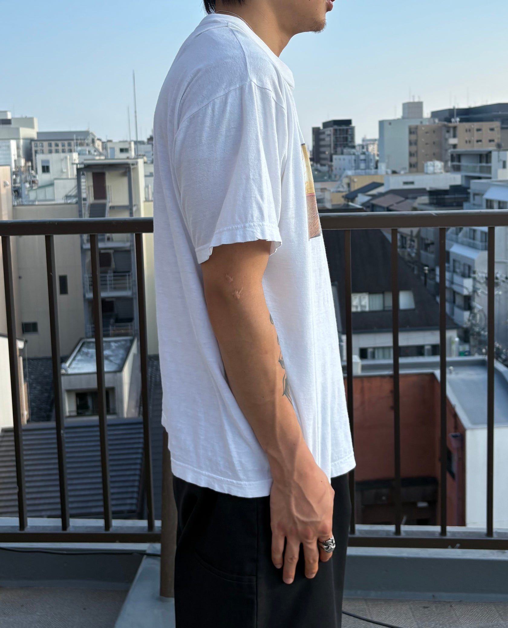90's「Worlds apart」グラフィックTシャツ