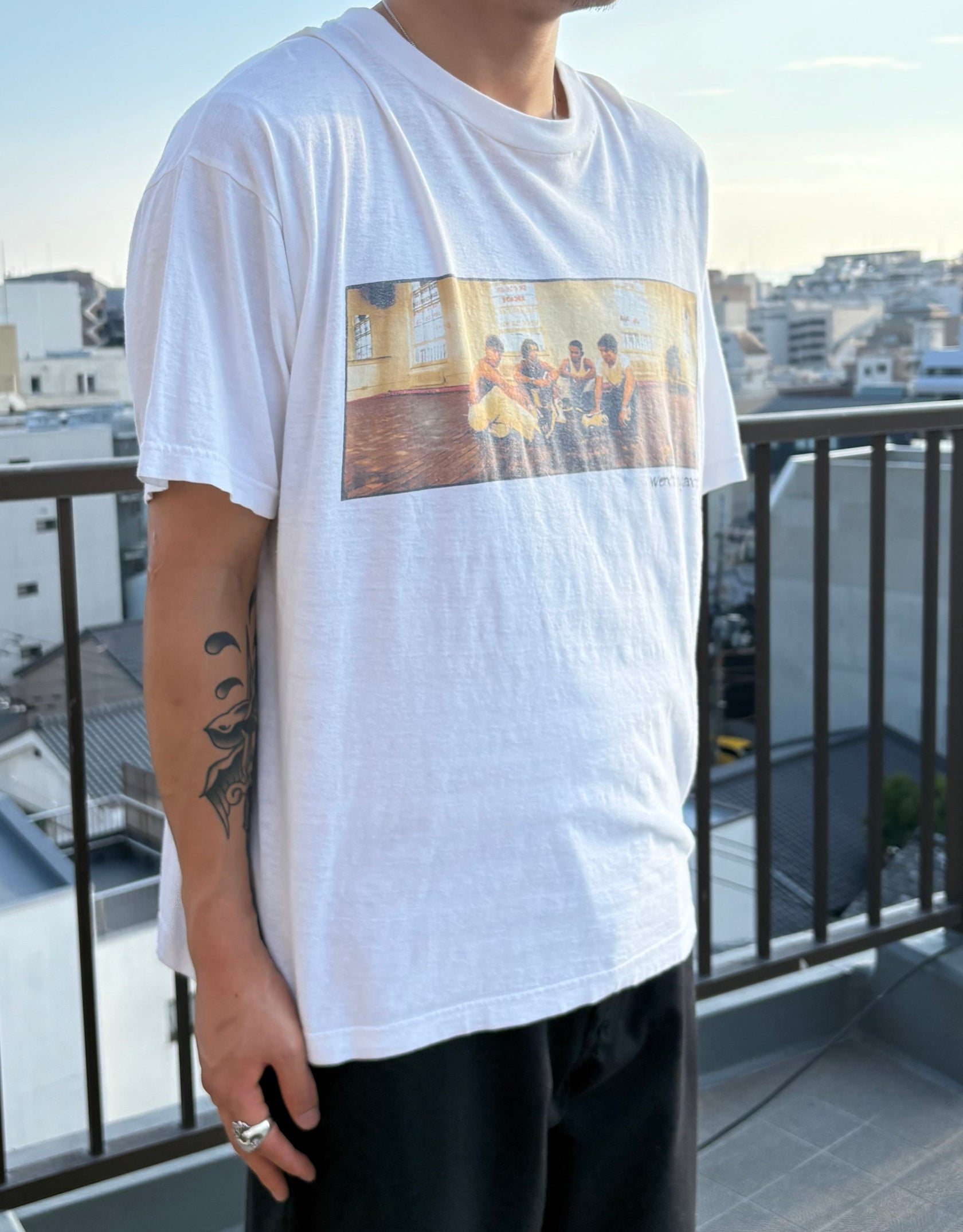 90's「Worlds apart」グラフィックTシャツ