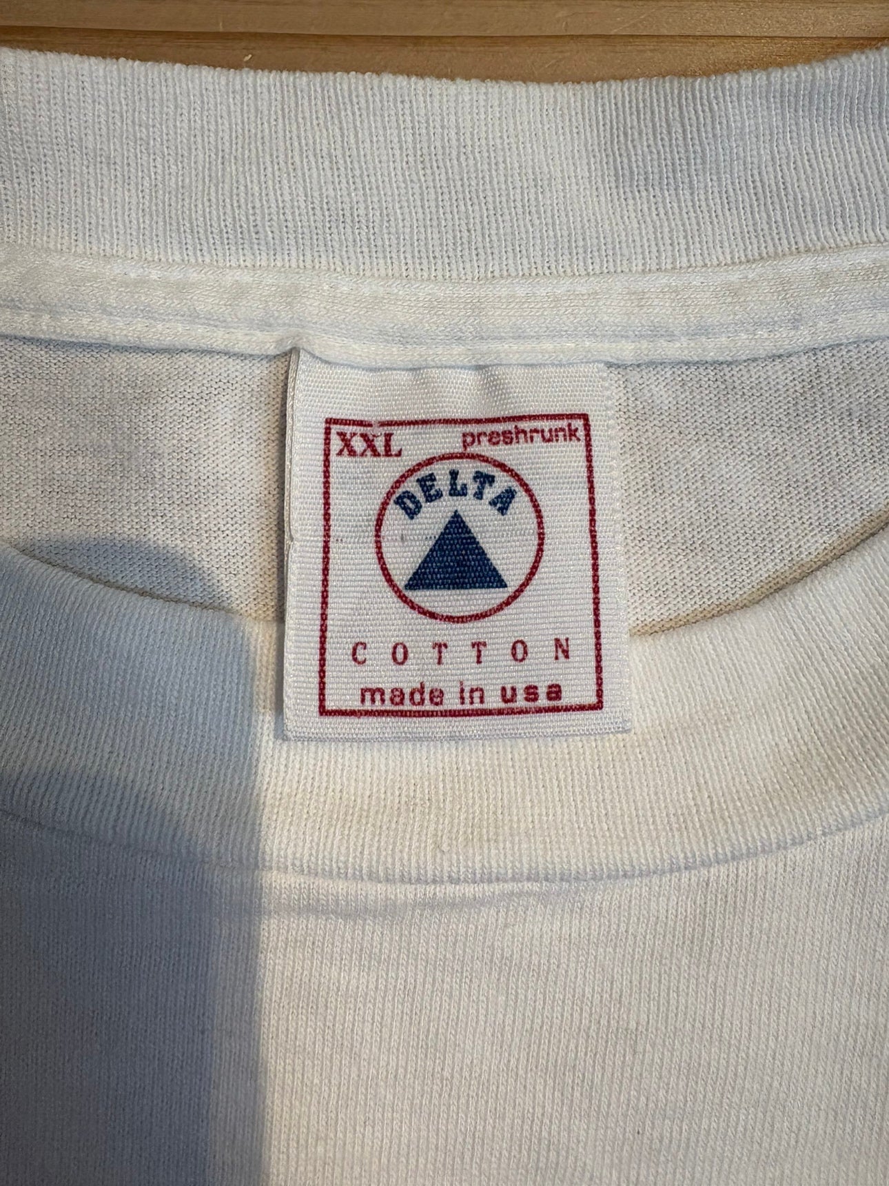 90's「BEACH BUNNIES」USA製 ホワイトTシャツ