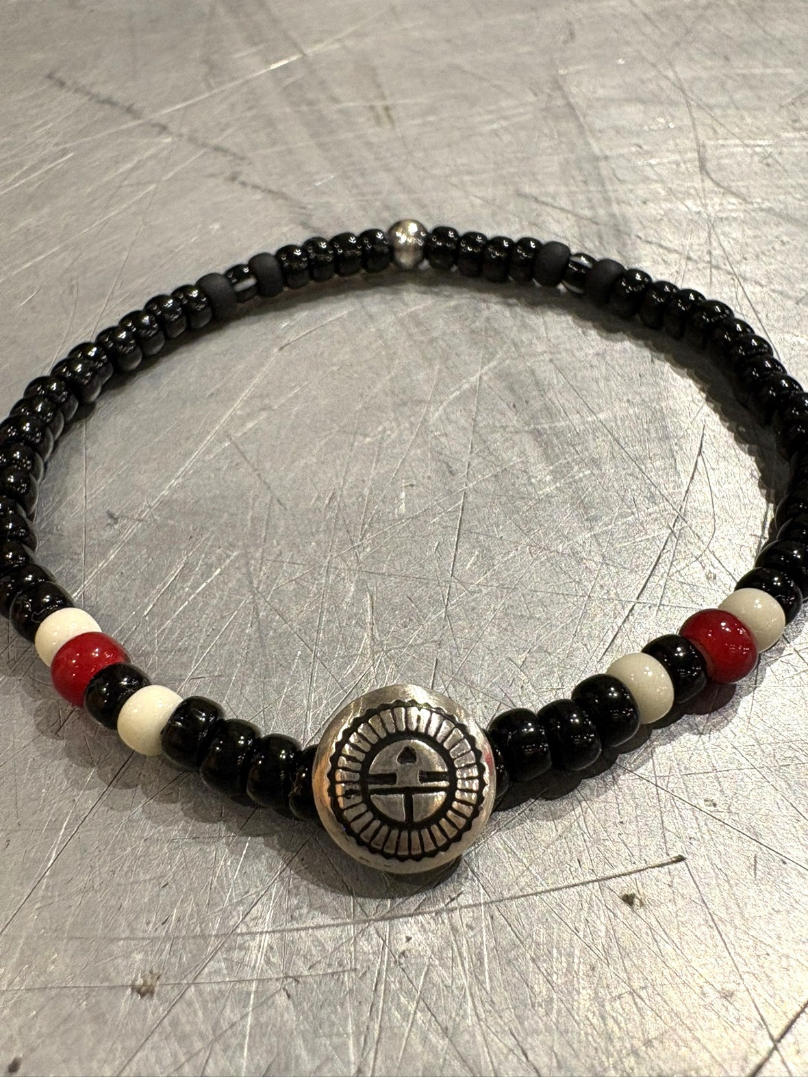 SILVER925 CONCHO & BEADS BRACELET- BLACK・RED / ROSETTAPRAYER➀