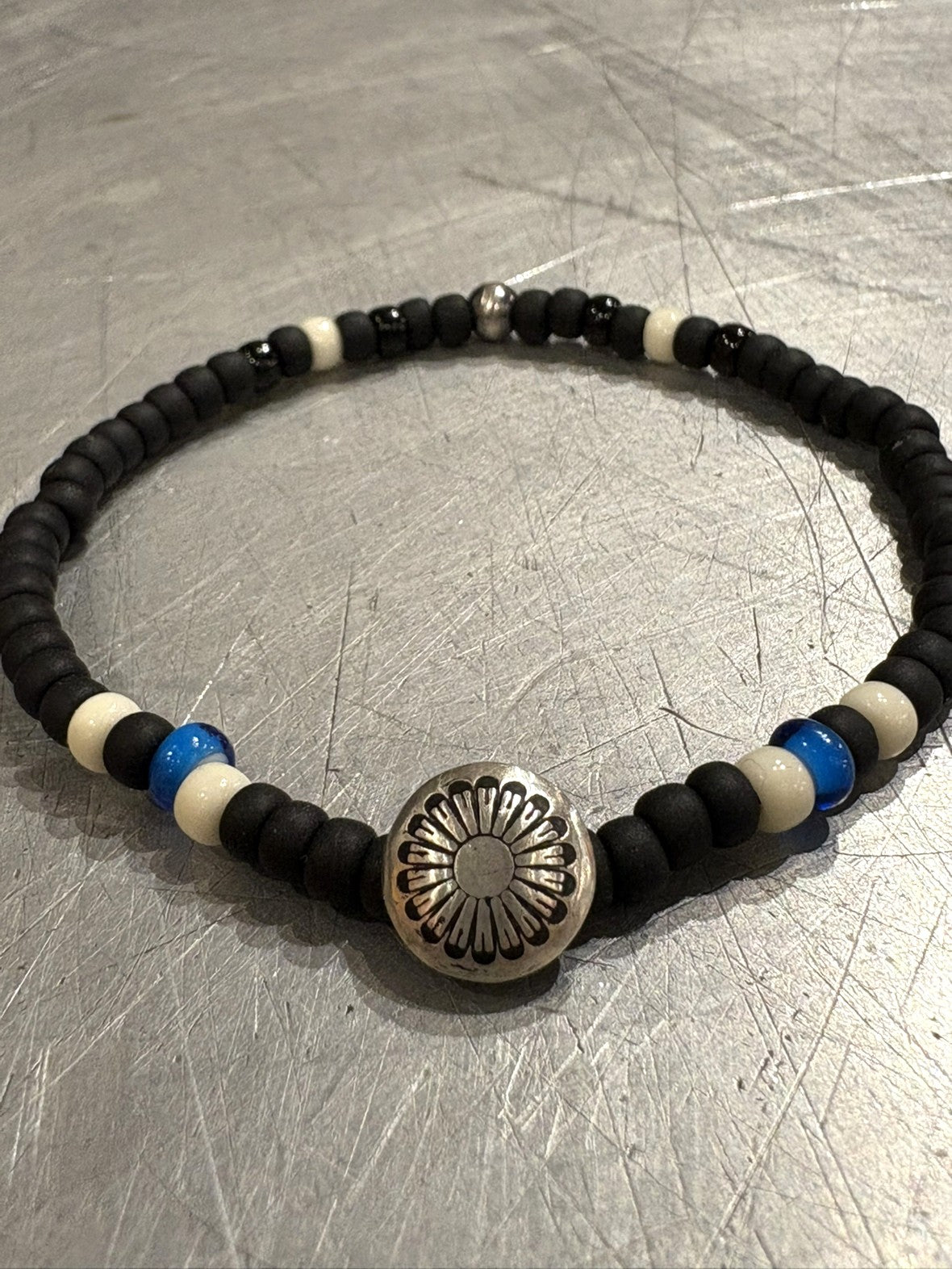 SILVER925 CONCHO & BEADS BRACELET- MAT BLACK / ROSETTAPRAYER②
