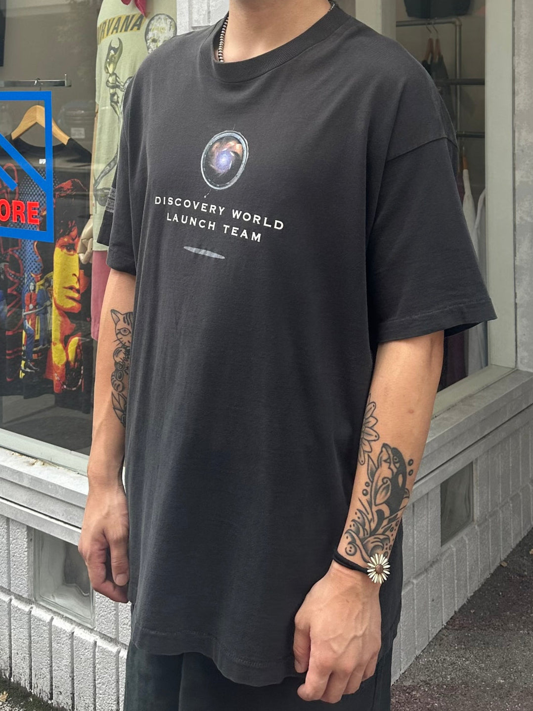 90's DISCOVERY WORLD LAUNCH TEAM グラフィックTシャツ　