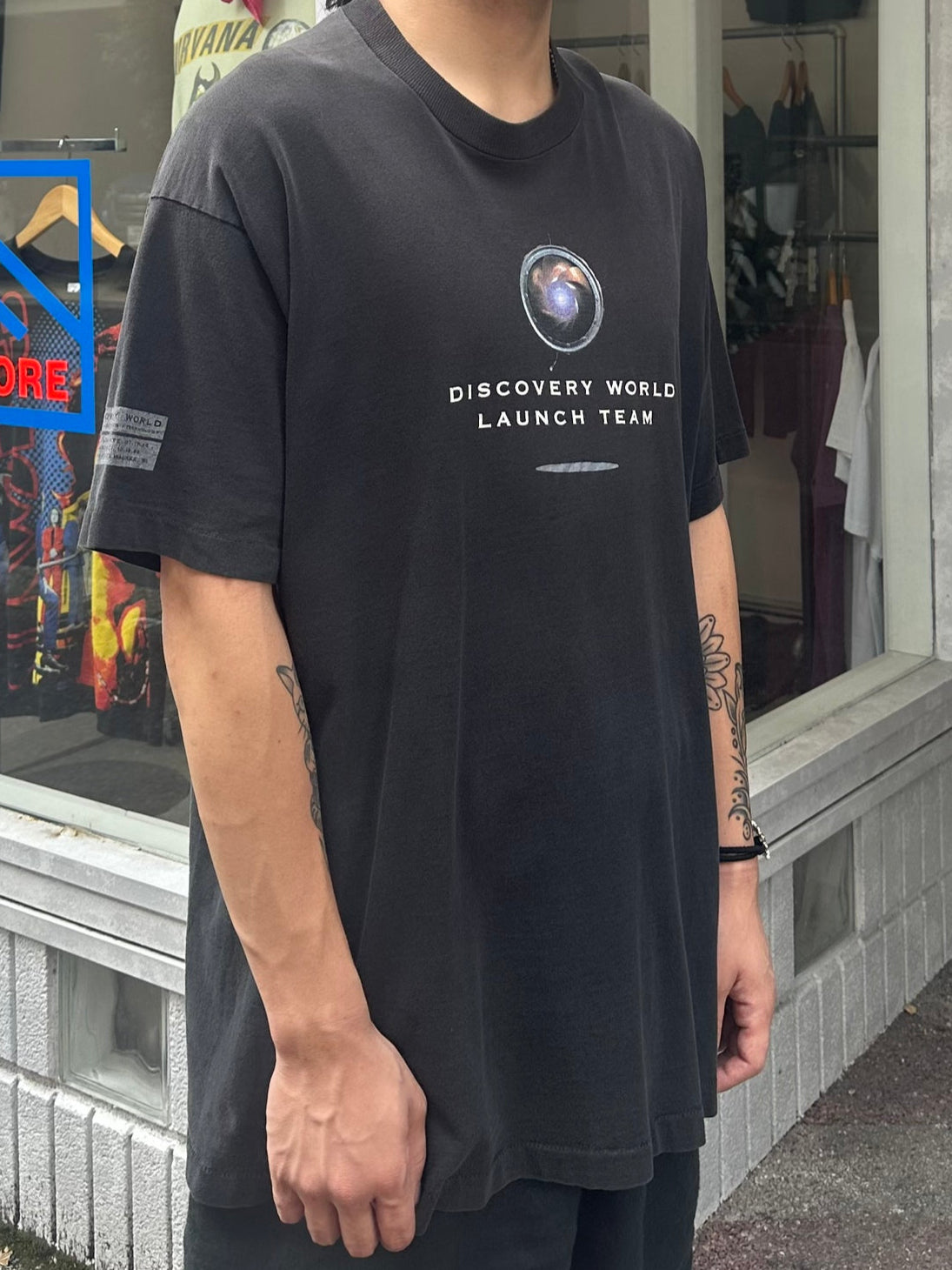 90's DISCOVERY WORLD LAUNCH TEAM グラフィックTシャツ　