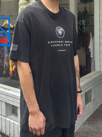 90's DISCOVERY WORLD LAUNCH TEAM グラフィックTシャツ　