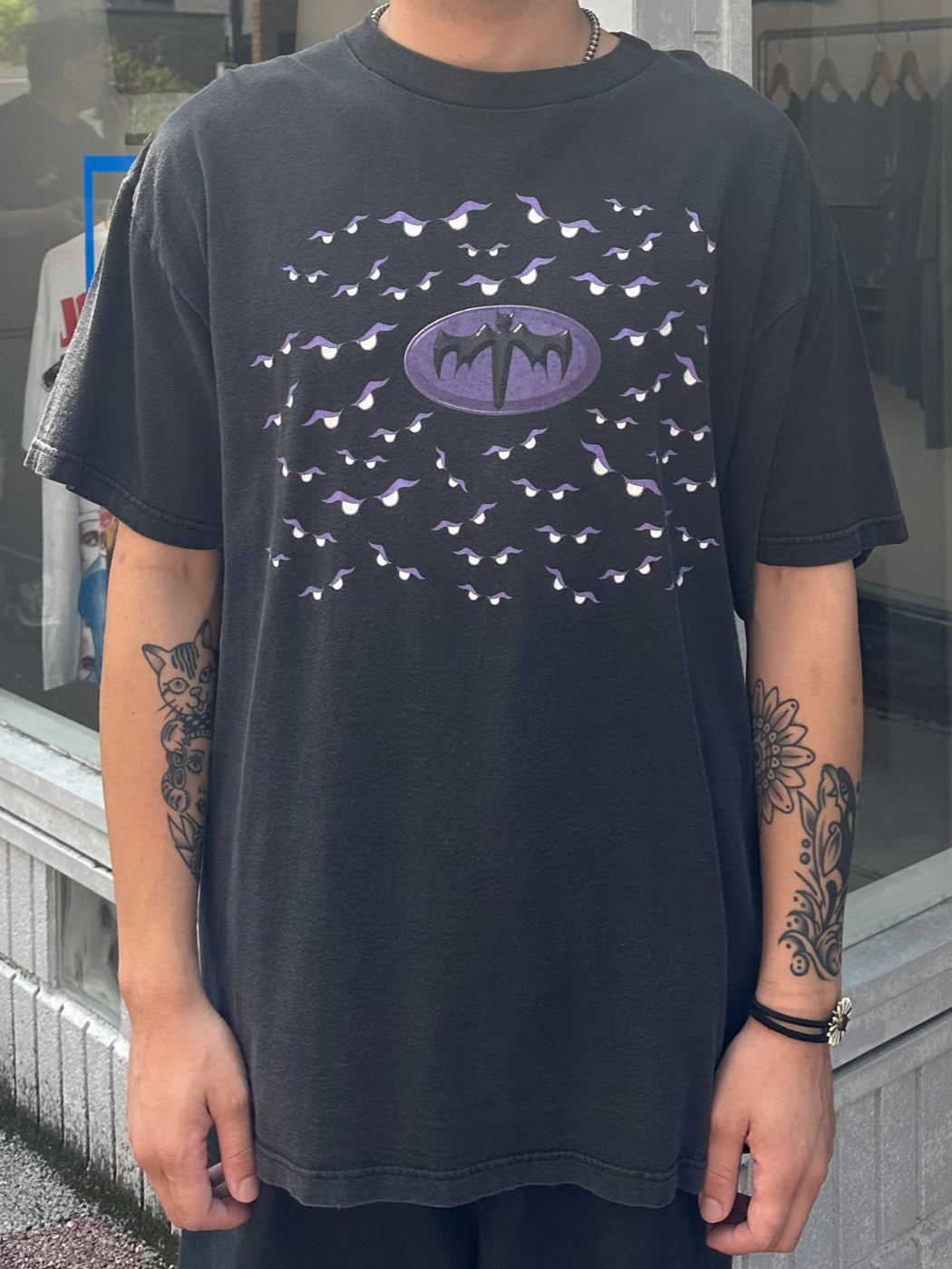 00's BAT「A bat is flying」コウモリ柄Tシャツ