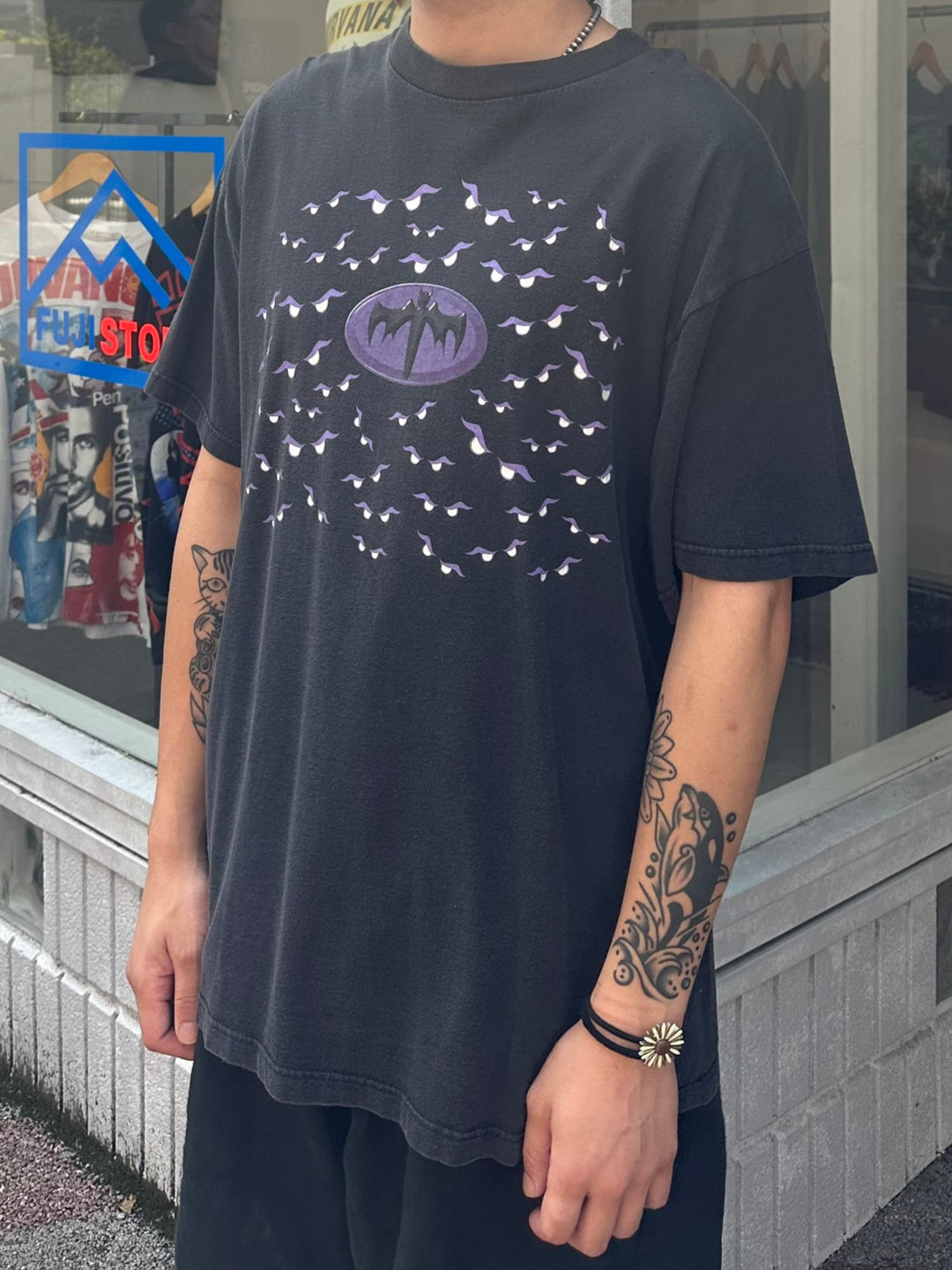 00's BAT「A bat is flying」コウモリ柄Tシャツ