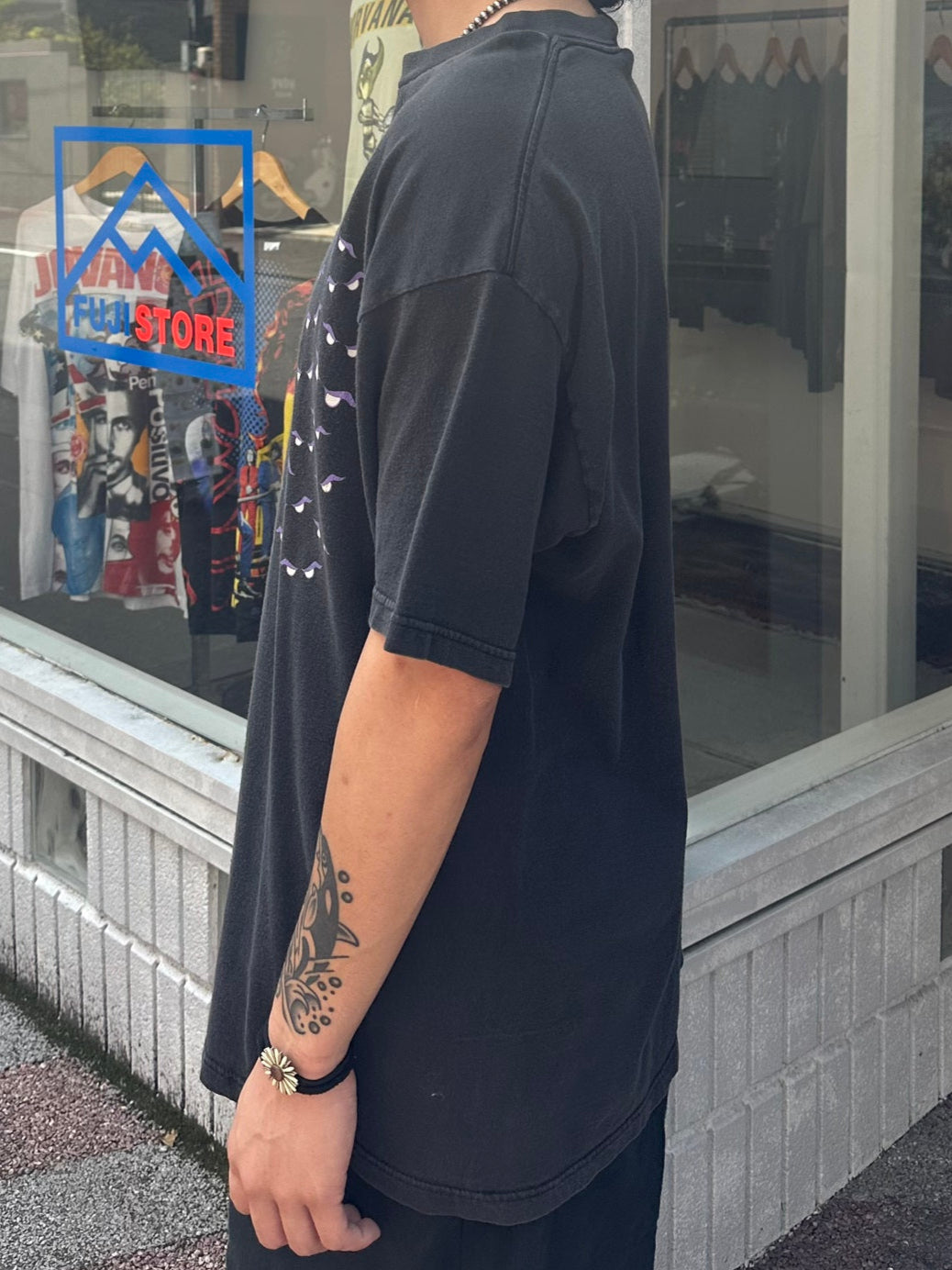 00's BAT「A bat is flying」コウモリ柄Tシャツ