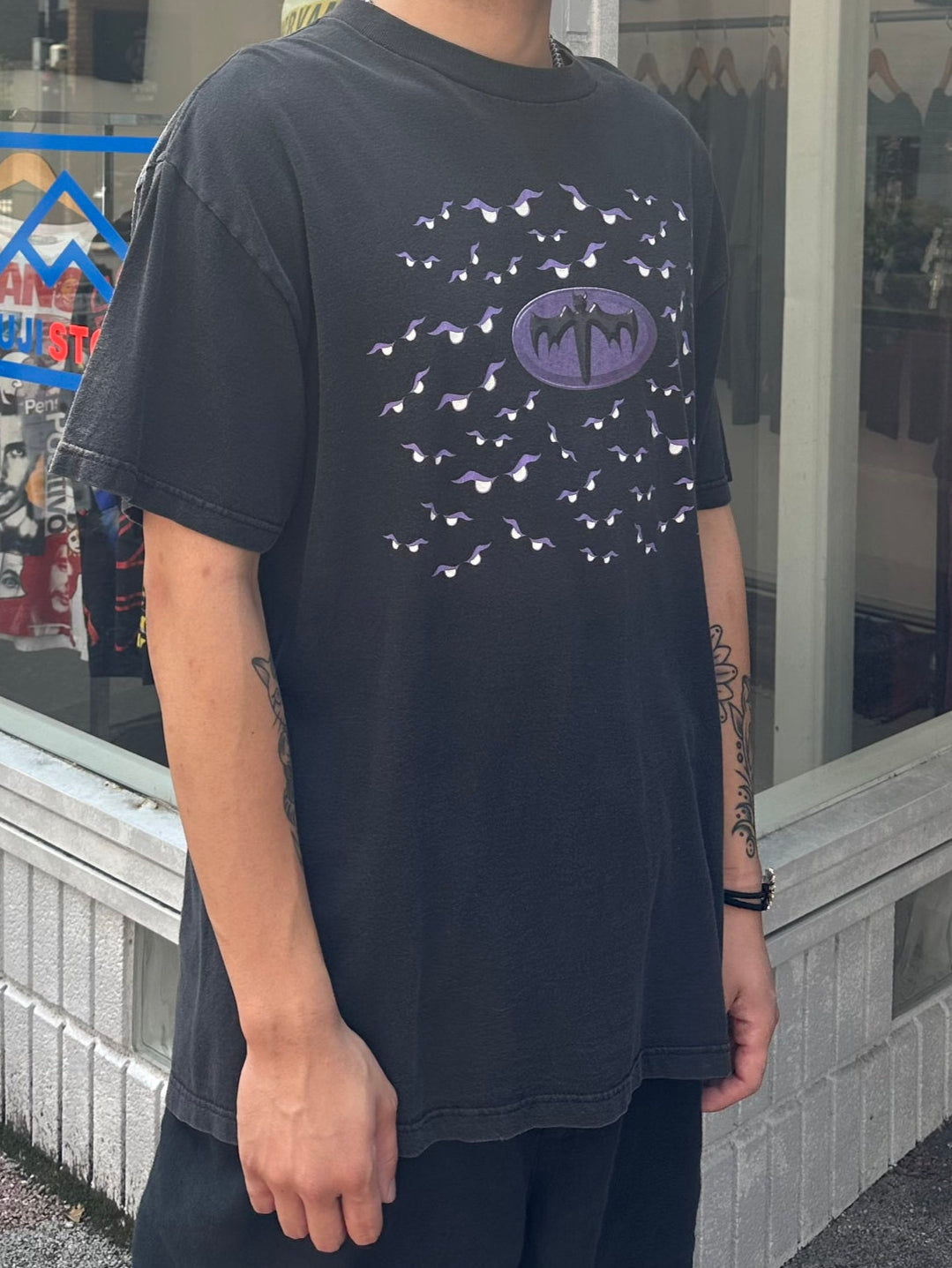 00's BAT「A bat is flying」コウモリ柄Tシャツ