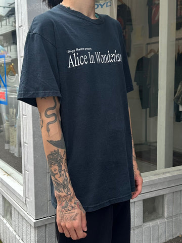 00's ALICE IN WONDER LAND「We're all MAD here」キャラクターTシャツ