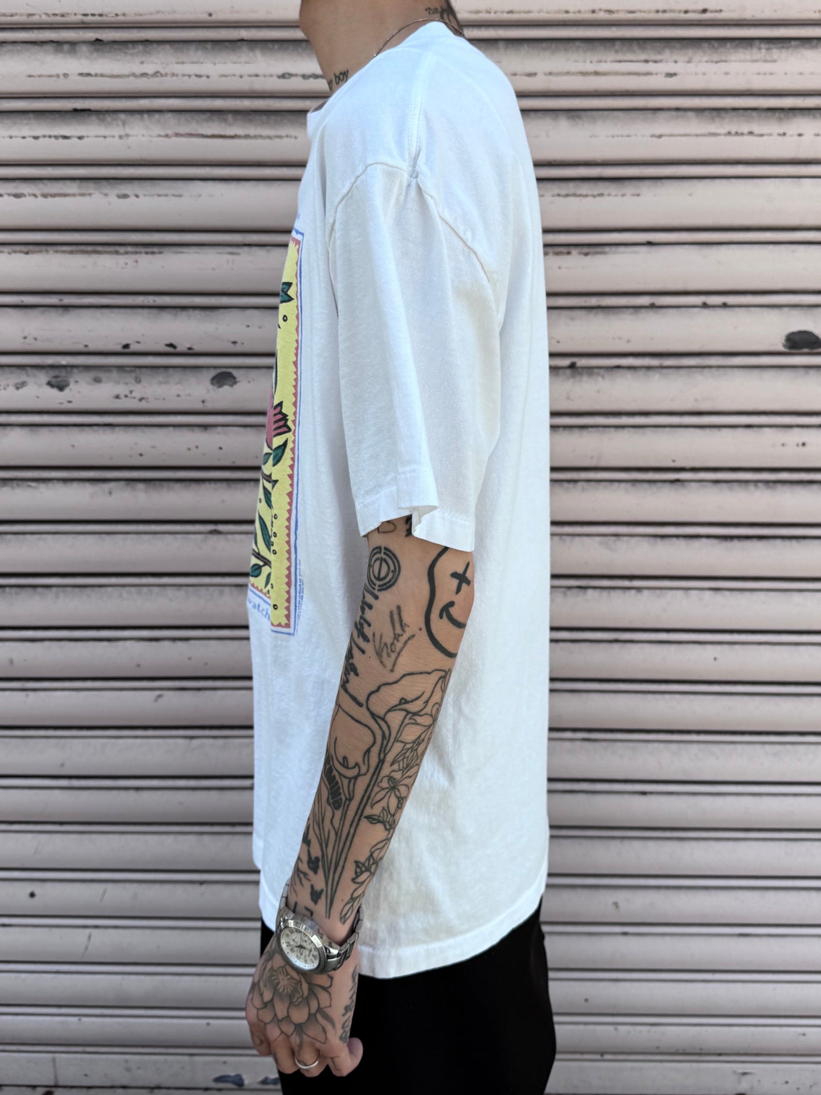 90's「His eyes are on the sparrow」USA製 アートTシャツ