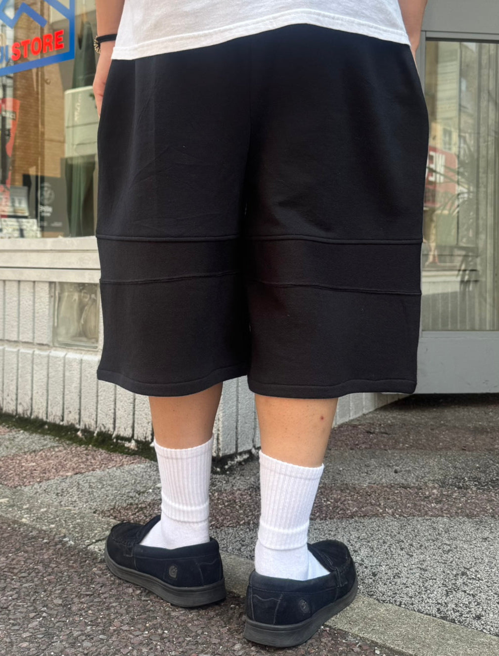 REMAKE  SWEATS DOUBLE KNEE SHORTS