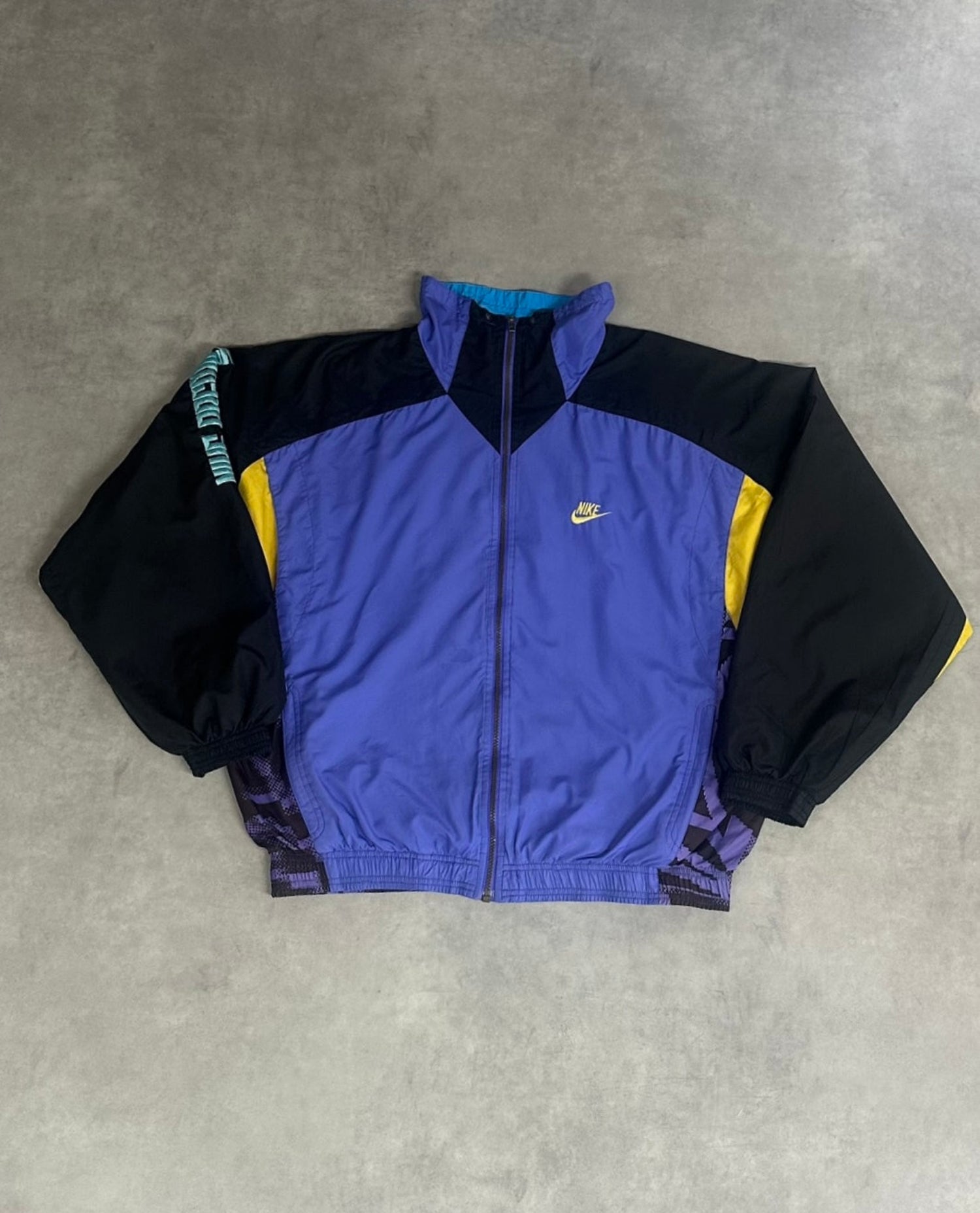 NIKE – FUJI STORE