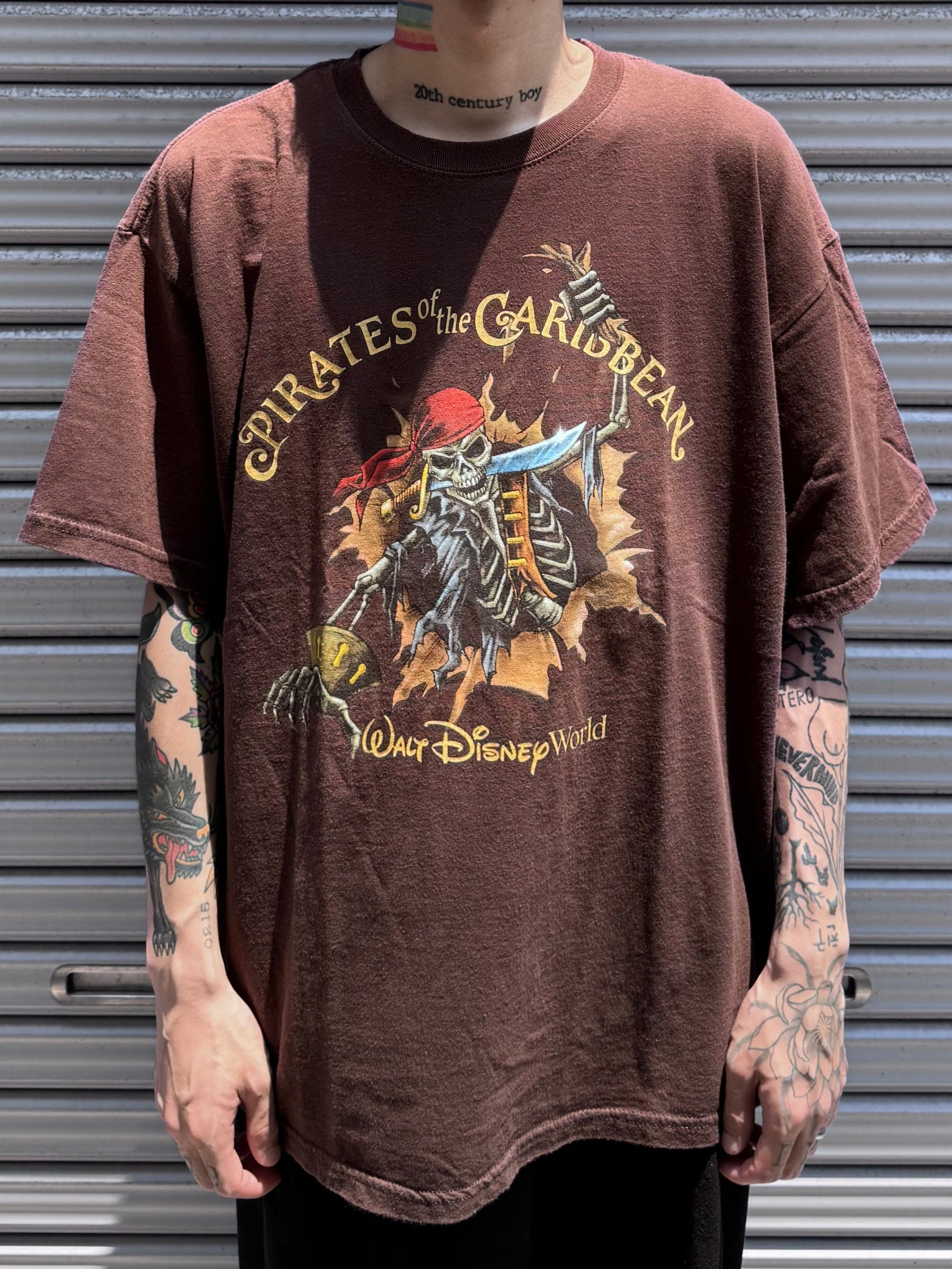00's DISNEY 「PIRATES of the CARIBBEAN」 キャラクターTシャツ